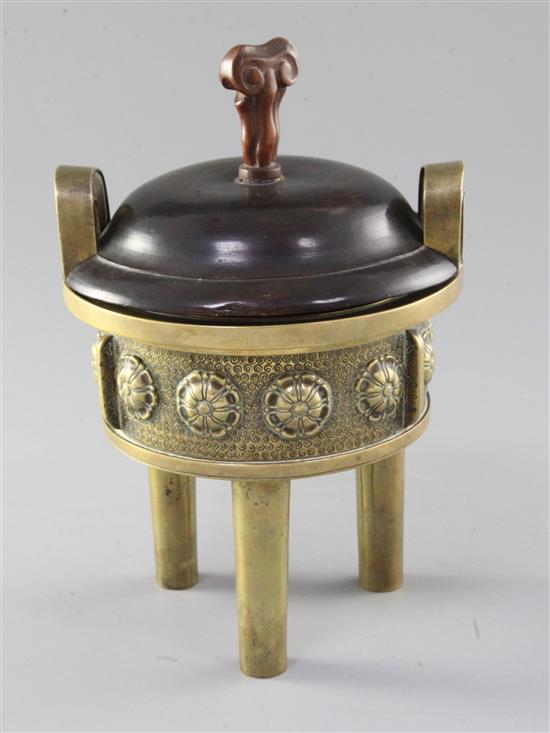 A Chinese bronze tripod censer, 19th century, width 14cm, total height 21cm